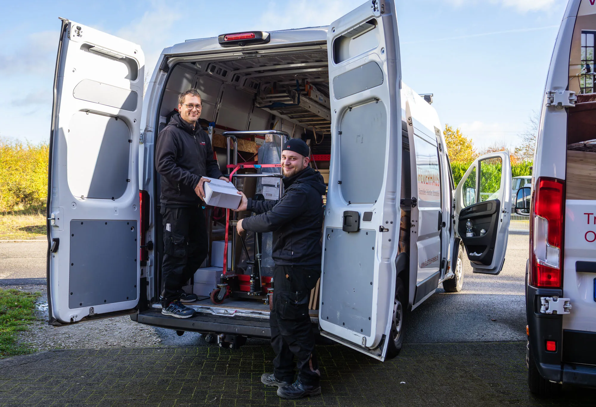 Montageteam Montageteam am Montagefahrzeug